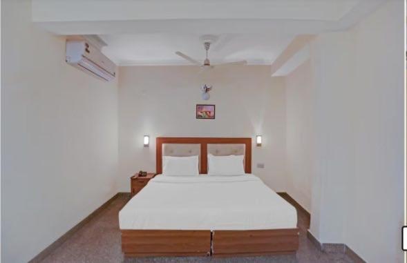 Oyo 75948 Hotel Tushar Continental New Delhi Exteriör bild