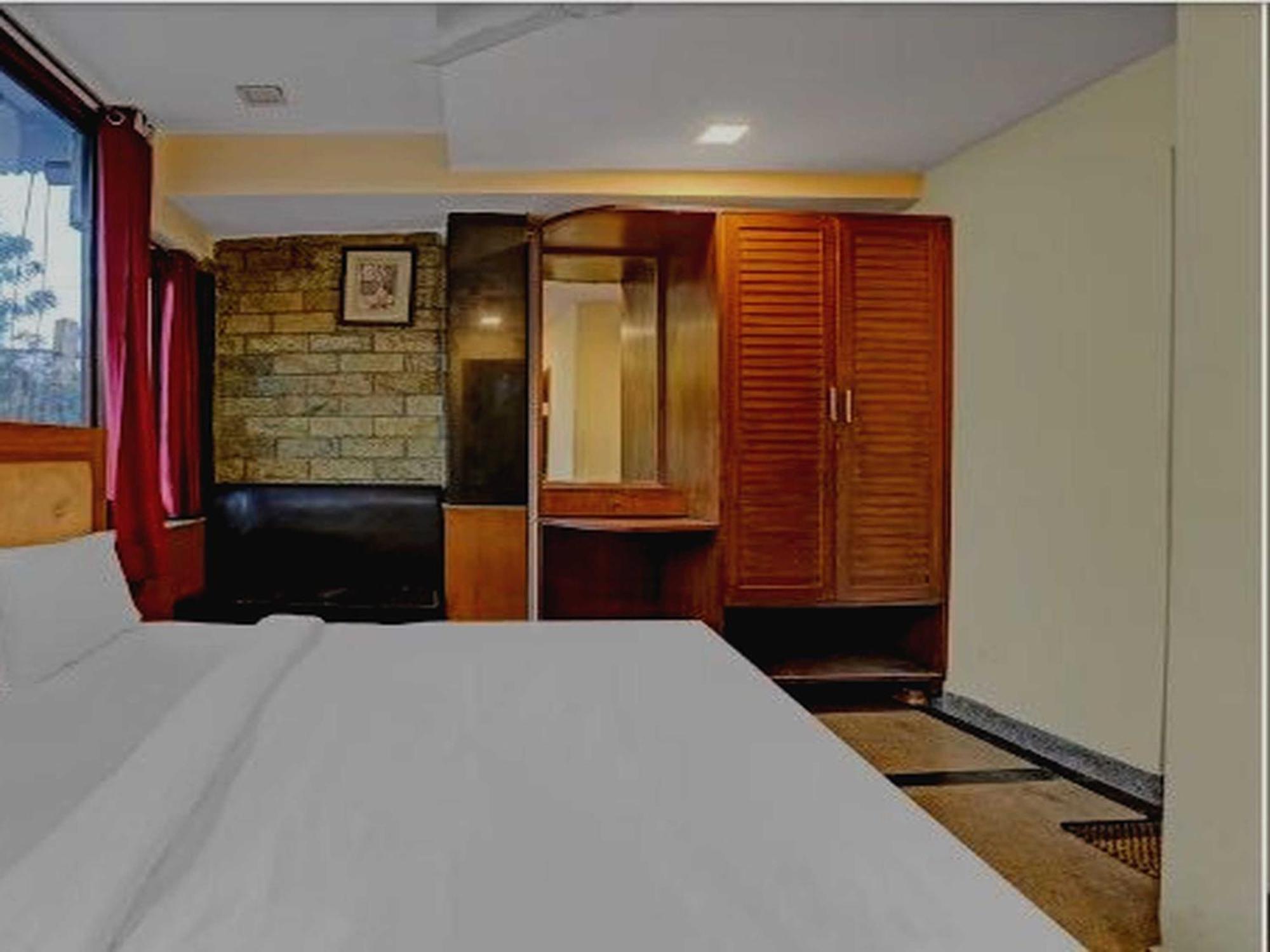 Oyo 75948 Hotel Tushar Continental New Delhi Exteriör bild